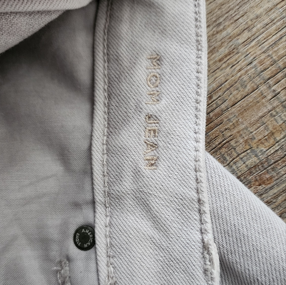 American Eagle Distressed Mom Jean Womens 6 Gray Boho Grunge Festival - Picture 9 of 9